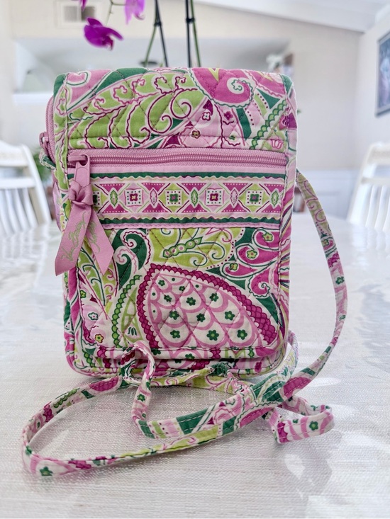Vera Bradley Handbags - Vera Bradley Quilted Crossbody Bag in Pink & Green Paisley - Crossbody EUC